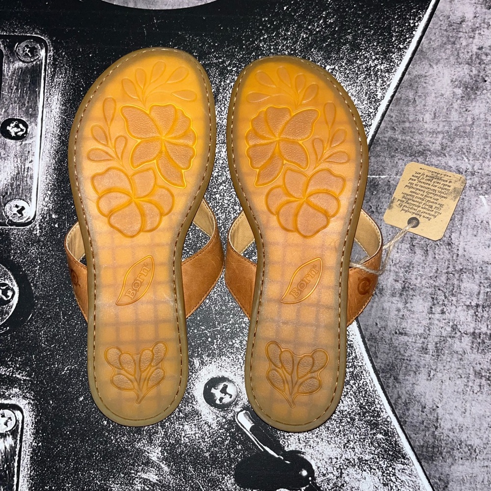 NWT Born Sandals - Picture 6 of 7
